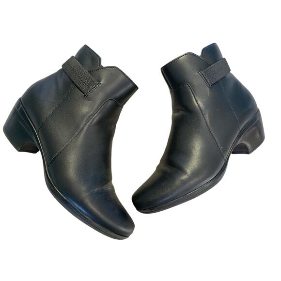 Clarks Boots Womens Size 8.5 Emily 2 Holly Casual Black Leather Everyday Booties - Picture 1 of 8